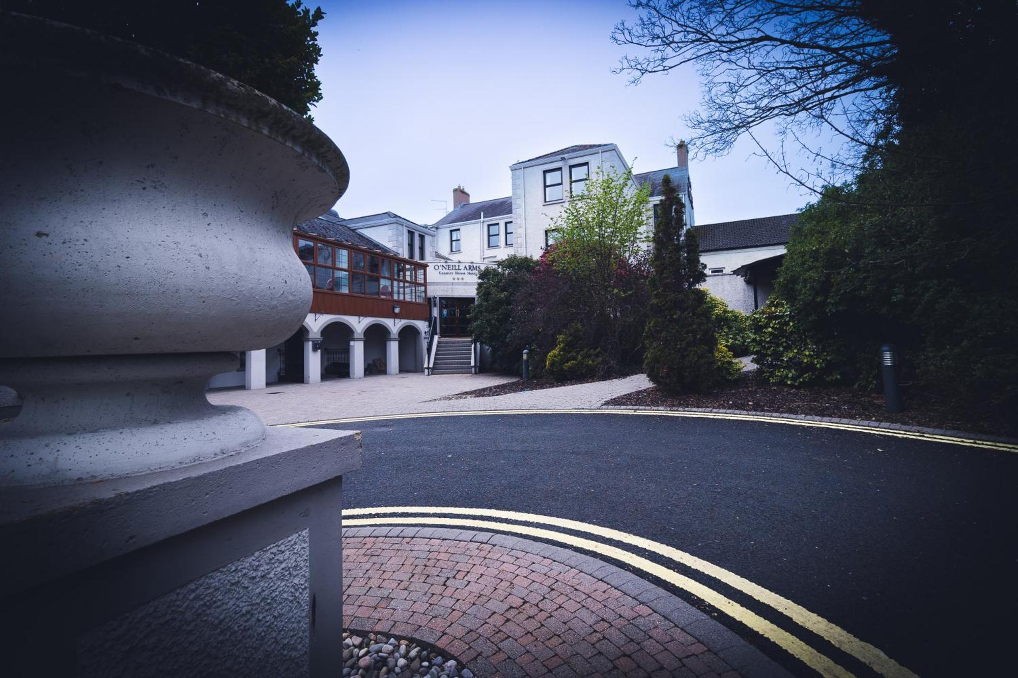 O'Neill Arms Hotel Toome Exterior foto